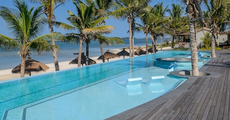 3 piscinas al aire libre, sillones reclinables de piscina