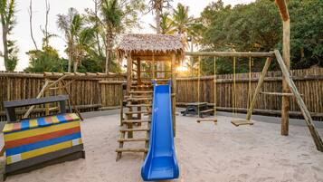 Área de juegos infantiles al aire libre