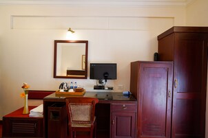 Egyptian cotton sheets, premium bedding, pillowtop beds, in-room safe