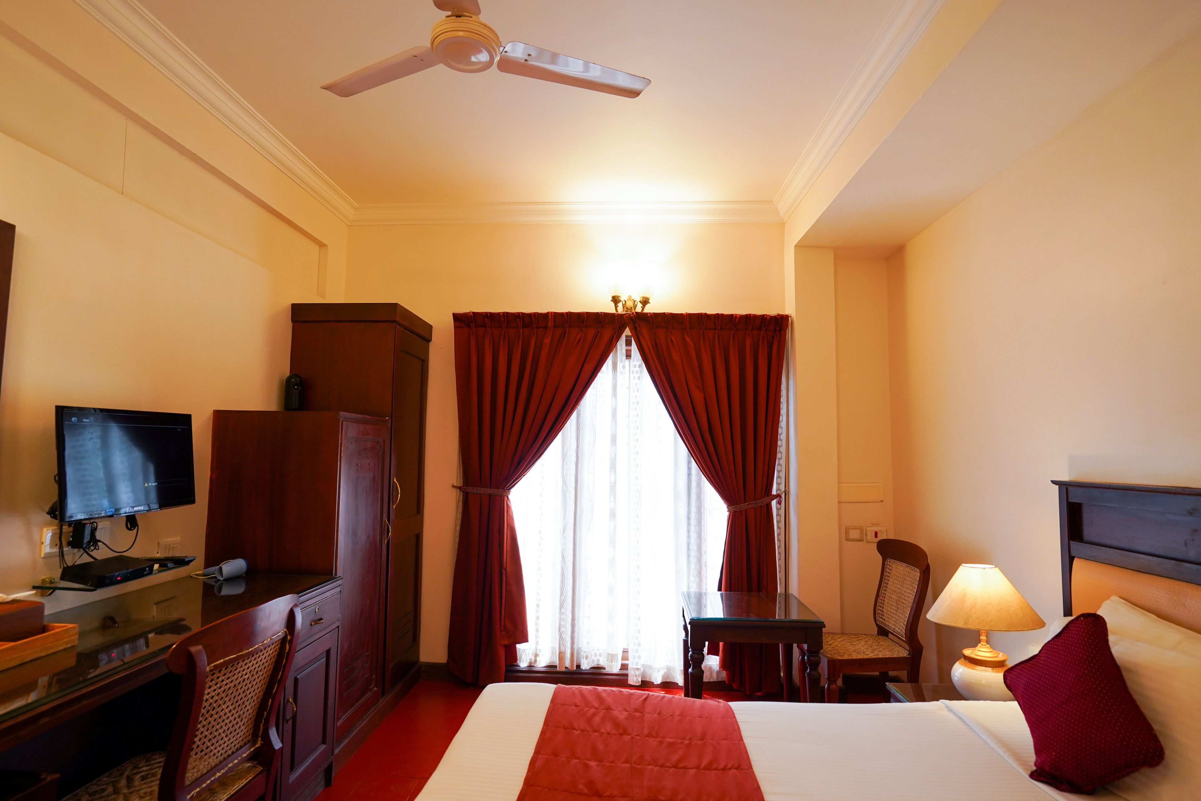 egyptian cotton sheets, premium bedding, pillow-top beds, in-room safe