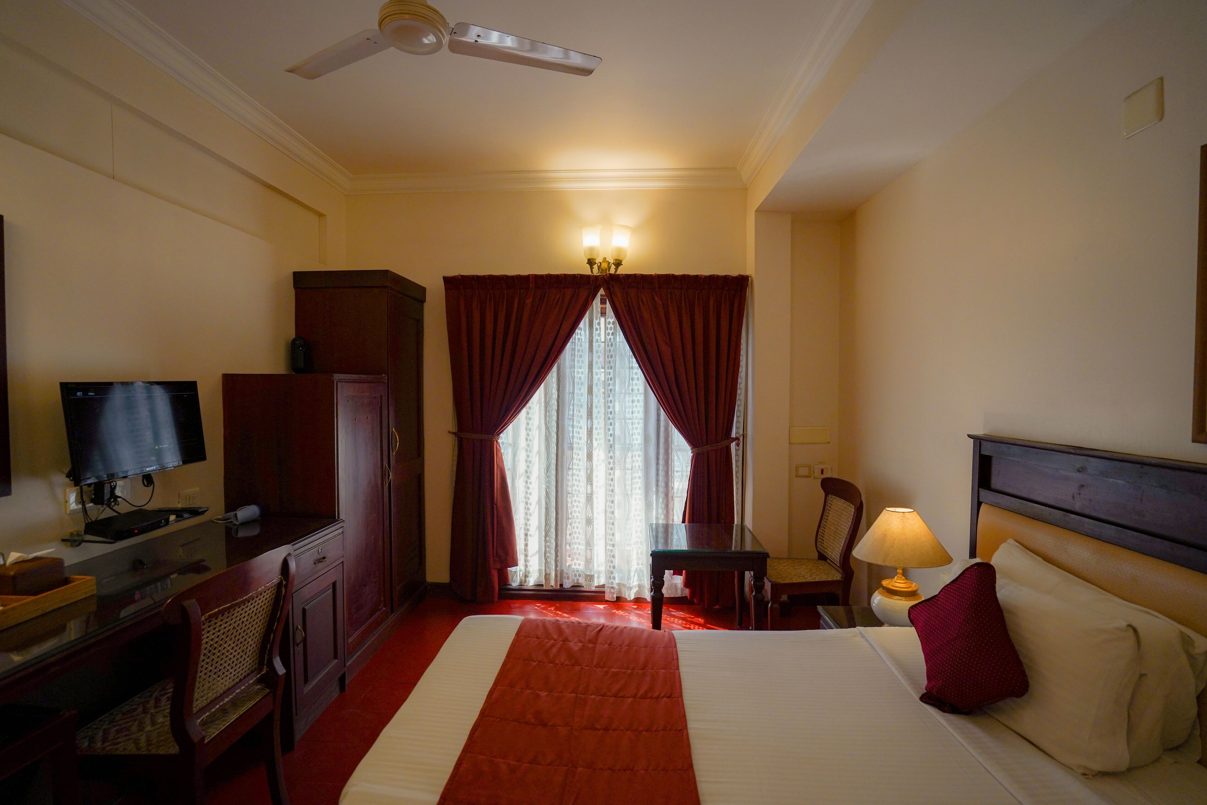 egyptian cotton sheets, premium bedding, pillow-top beds, in-room safe