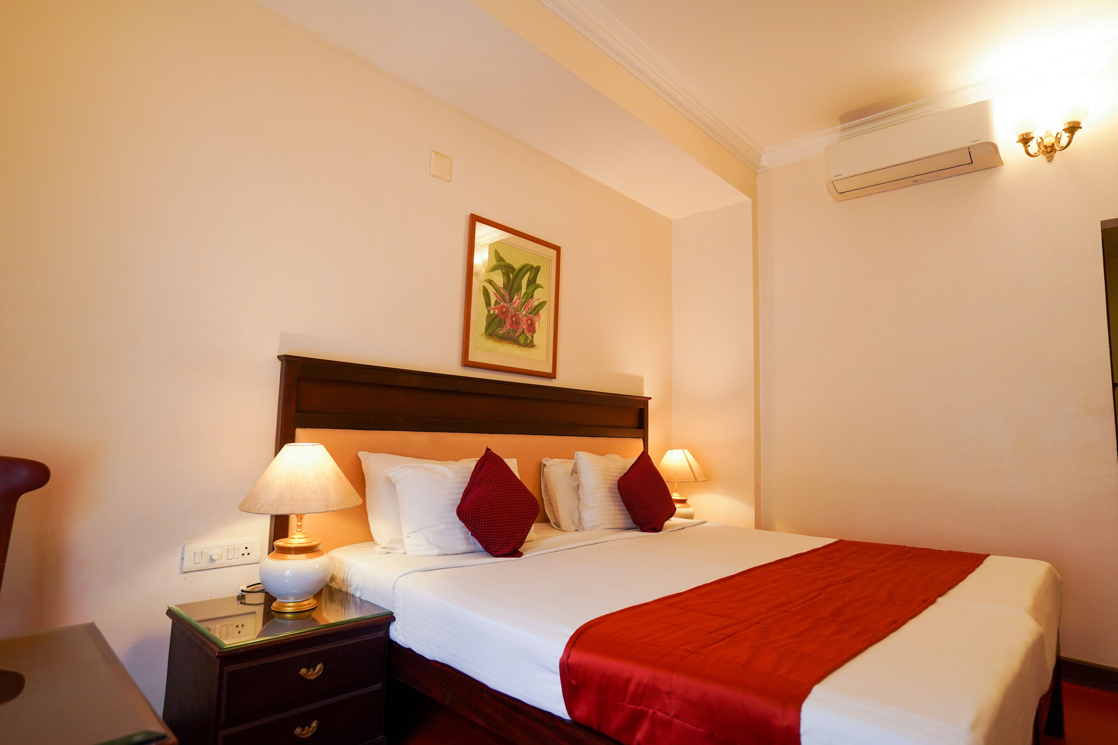 egyptian cotton sheets, premium bedding, pillow-top beds, in-room safe