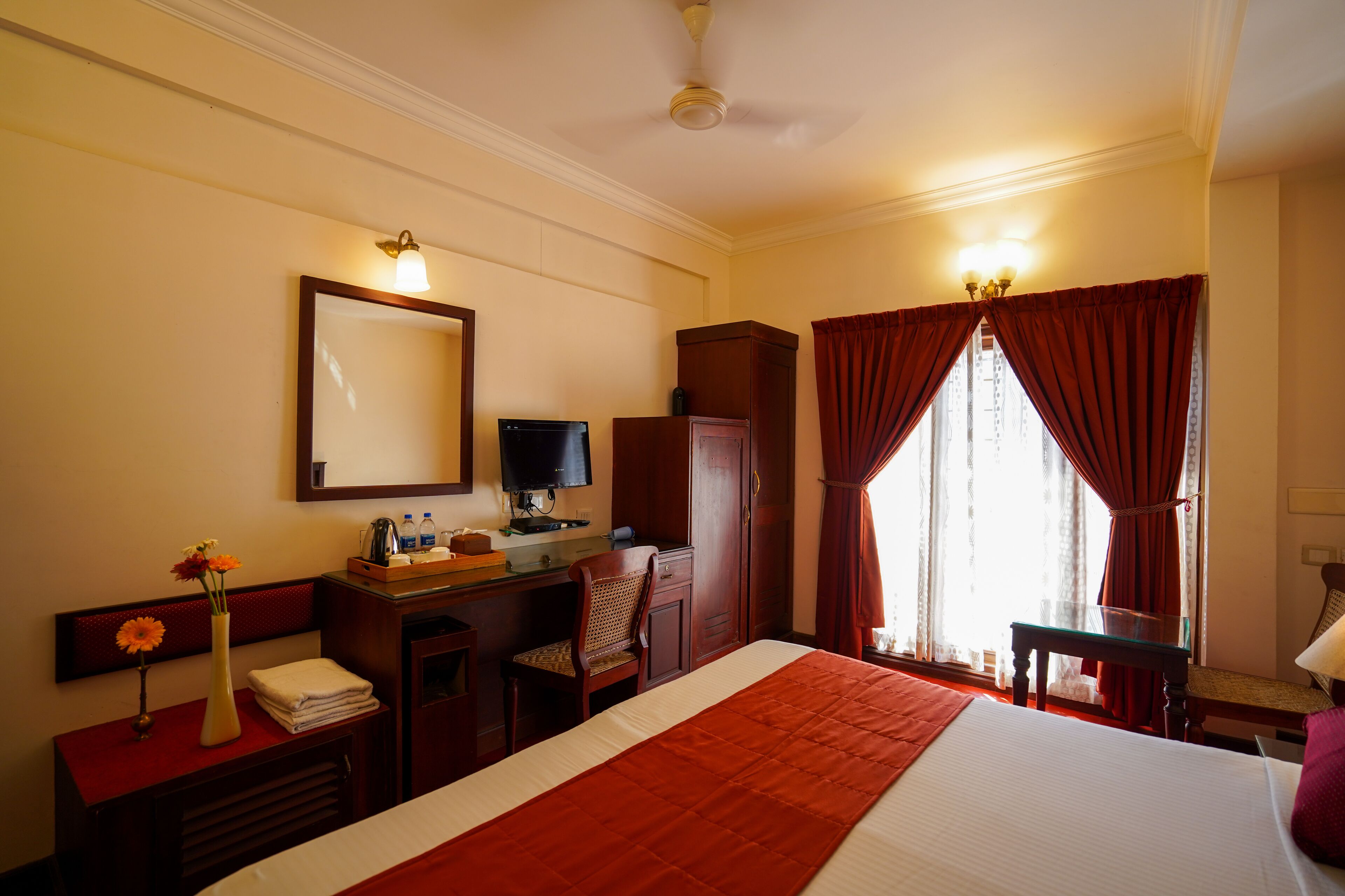 deluxe room, 1 double bed | egyptian cotton sheets, premium bedding, pillow-top beds, in-room safe