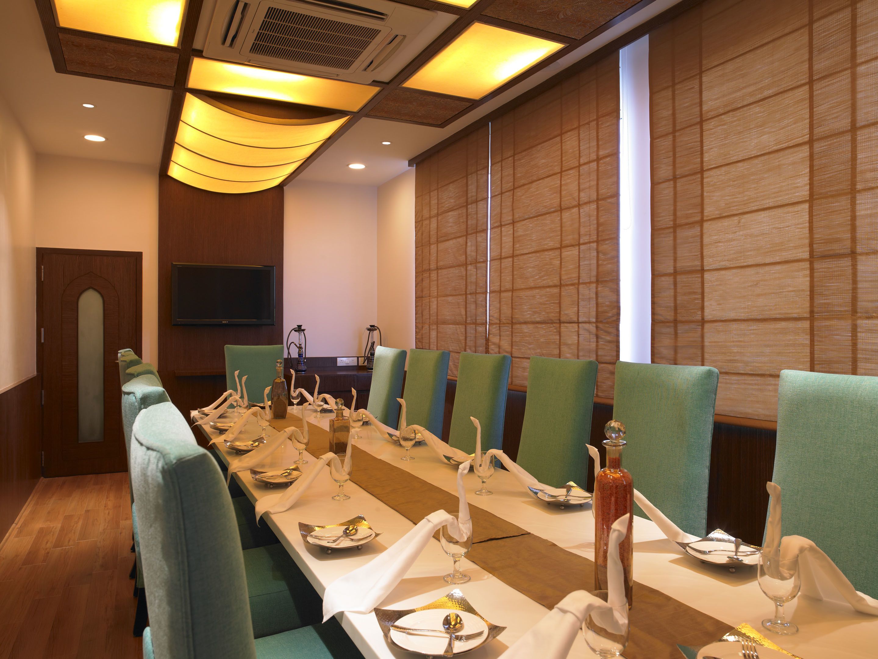 2 restaurantes; se sirven desayunos 