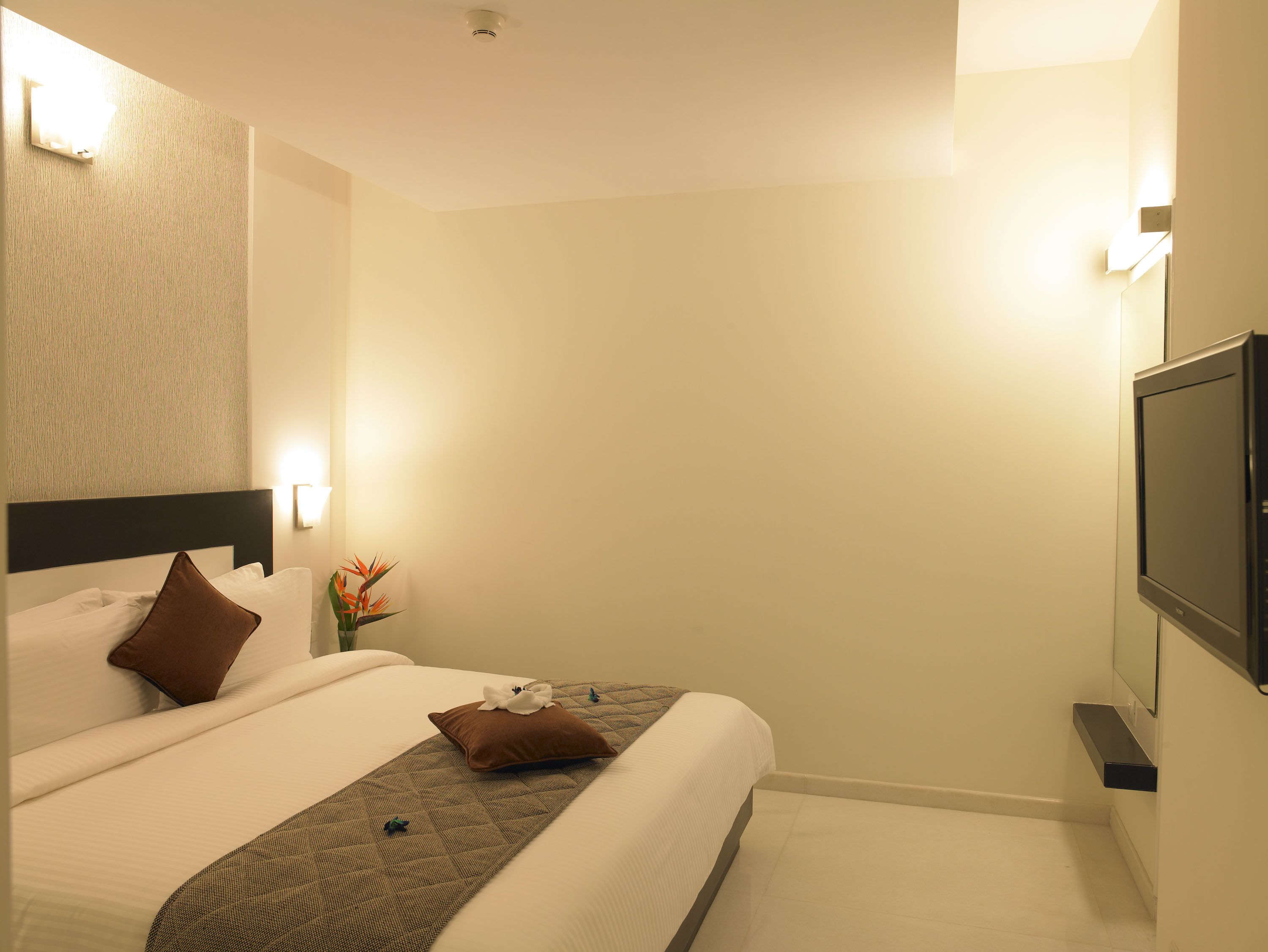 Royal Suite, 1 Queen Bed | Premium bedding, down duvets, Select Comfort beds, minibar