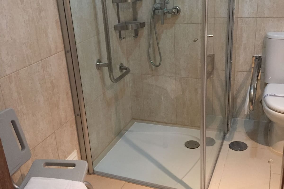 standard quadruple room, accessible, balcony | bathroom shower