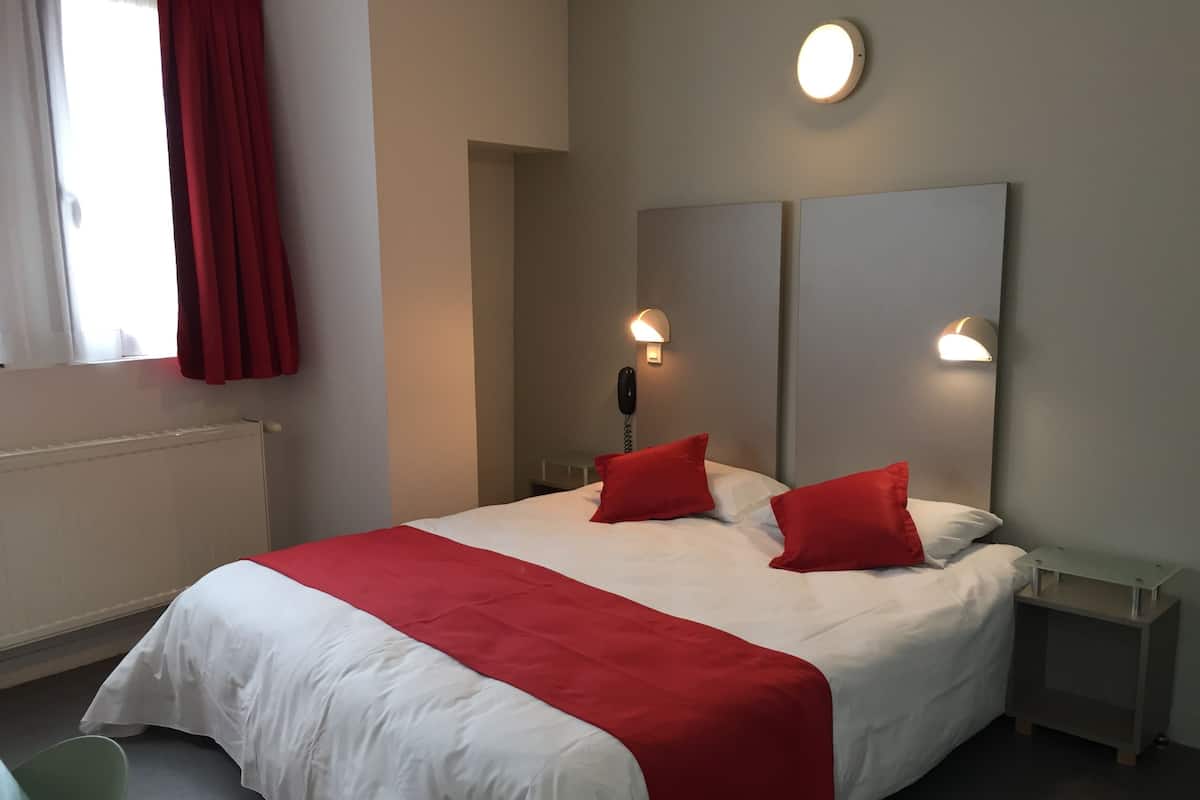Comfort Twin Room | Premium bedding, desk, blackout curtains, free WiFi
