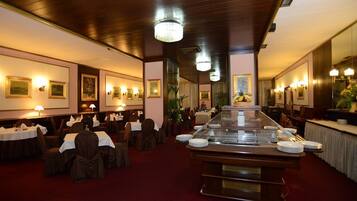 Se sirven desayunos, comidas y cocina regional