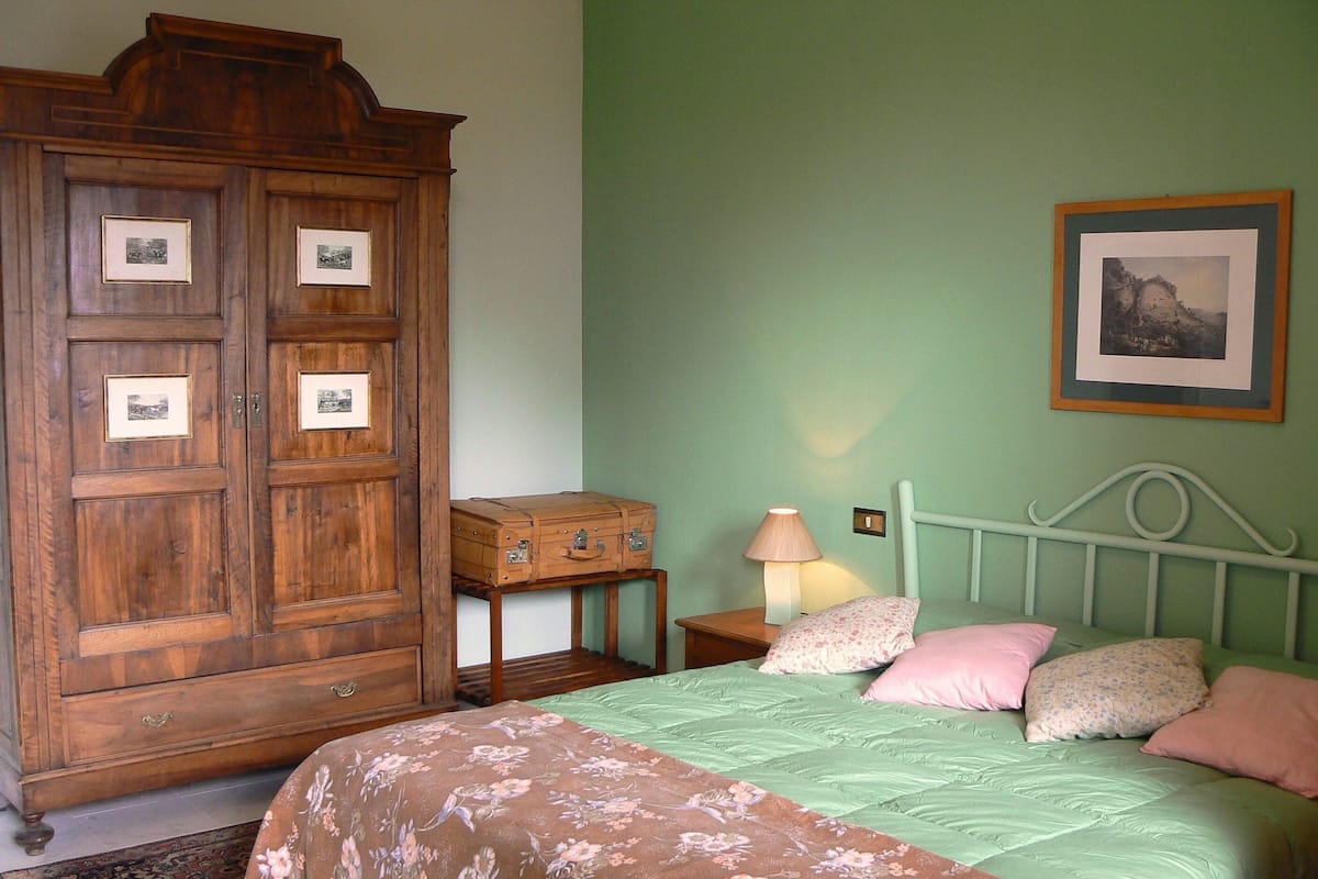 Panorama kamer, 1 twee- of 2 eenpersoonsbedden, balkon, uitzicht op meer | Donzen dekbedden, een minibar, een kluis op de kamer