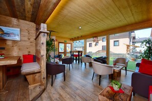 Bar (in der Unterkunft)