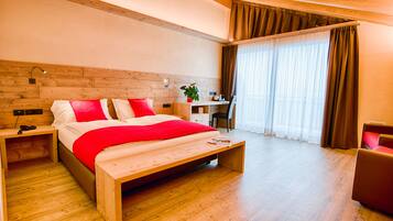 Down duvets, in-room safe, desk, soundproofing