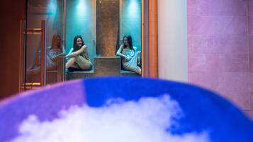 Innenpool, Außenpool, Liegestühle