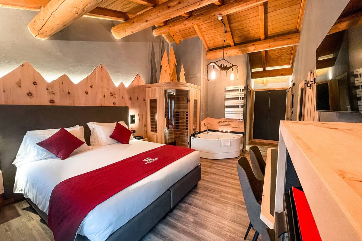 romantic double room | down duvets, in-room safe, desk, soundproofing