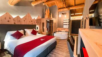 Habitación doble romántica | Edredón, caja de seguridad en la habitación y escritorio