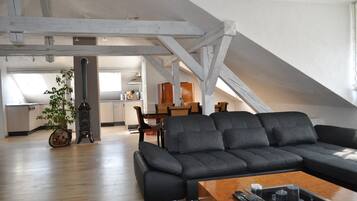 Standard Apartment, 2 Bedrooms (Du Russel Suite B) | Living room | Flat-screen TV