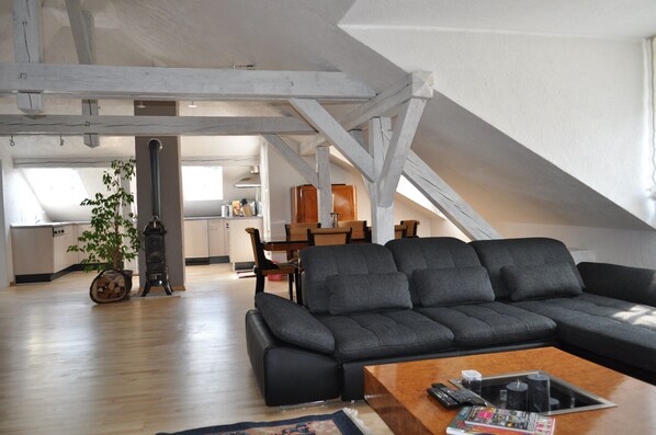 Standard Apartment, 2 Bedrooms (Du Russel Suite B) | Living room | Flat-screen TV - Baden-Baden Du Russel Suites (Baden-Baden)