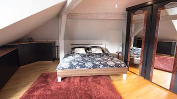 Standard Apartment, 2 Bedrooms (Du Russel Suite B) | Individually furnished, desk, iron/ironing board, free cots/infant beds