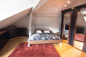 Standardlejlighed - 2 soveværelser (Du Russel Suite B) | Individuel indretning, skrivebord, strygejern/strygebræt