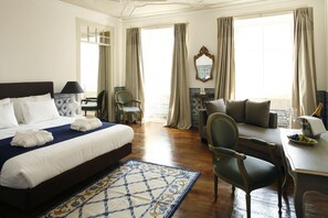 Premium bedding, minibar, in-room safe, individually decorated - Palacio Ramalhete (Lisbon)
