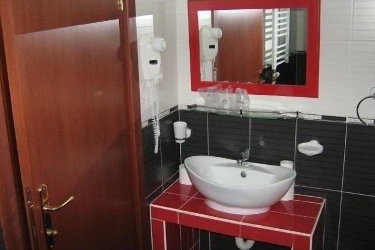 Bathroom sink