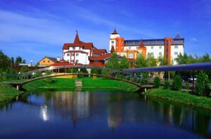 Exterior - Vyshegrad Castle Hotel (Vyshhorod)