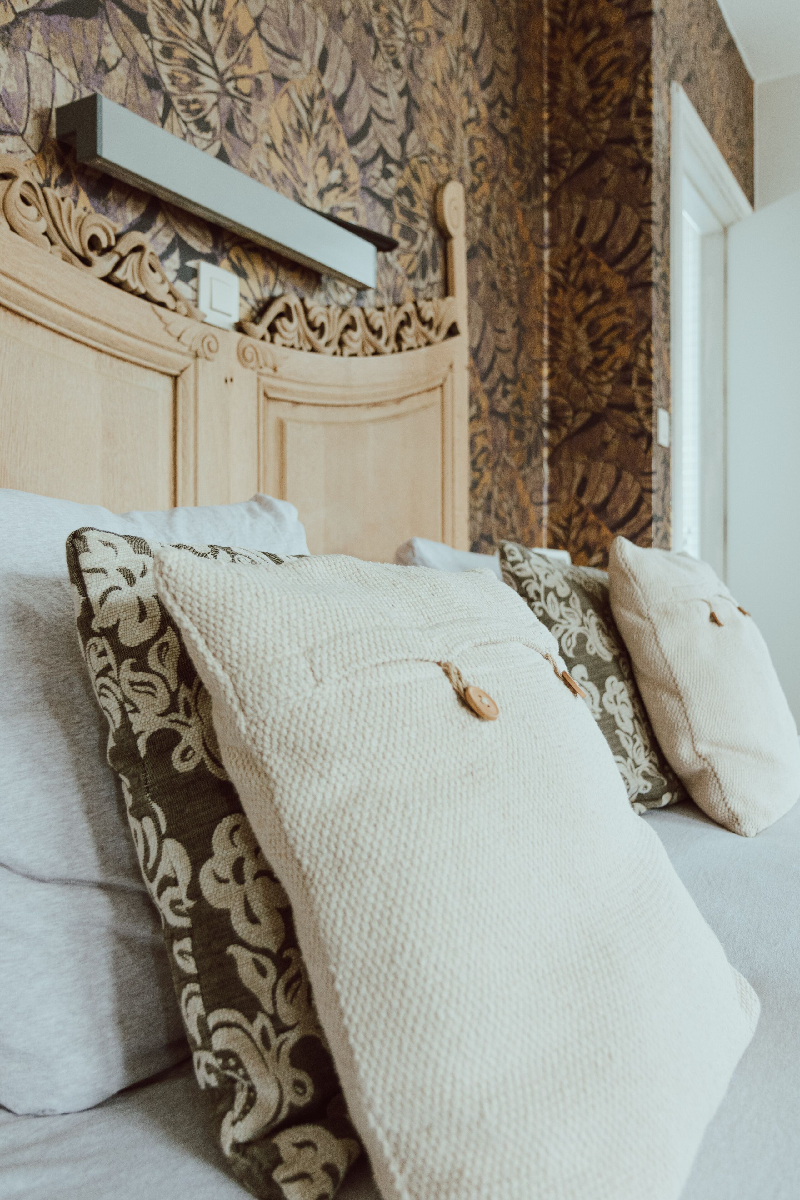 double room | 1 bedroom, individually decorated, individually furnished, desk