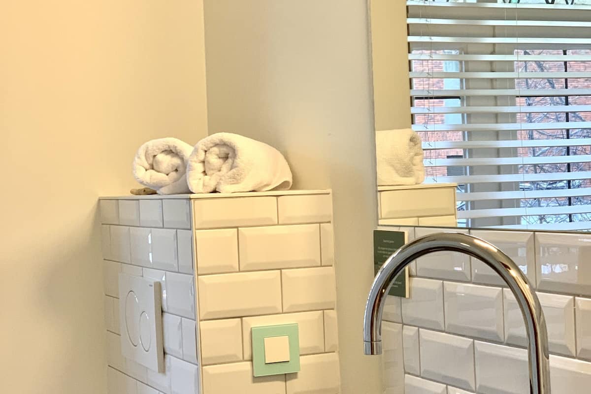 double room | bathroom | free toiletries, hair dryer, towels