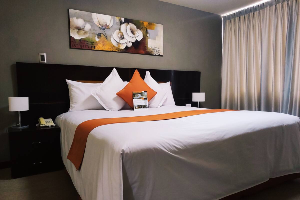 Senior Suite, 1 King Bed, City View | Down comforters, in-room safe, desk, blackout drapes