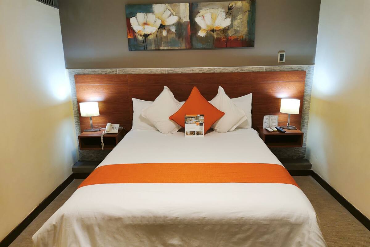 Junior Suite | Down comforters, in-room safe, desk, blackout drapes