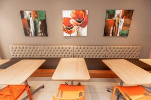 Petit déjeuner servi sur place