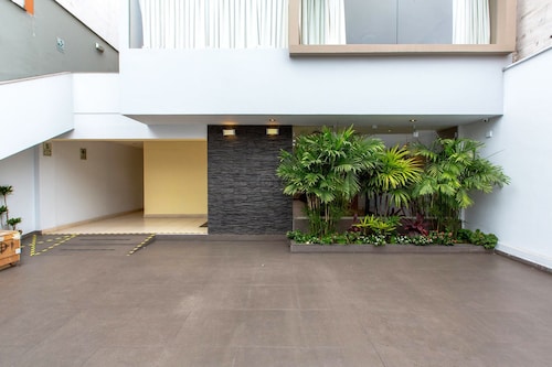 Sm Hotel And Business