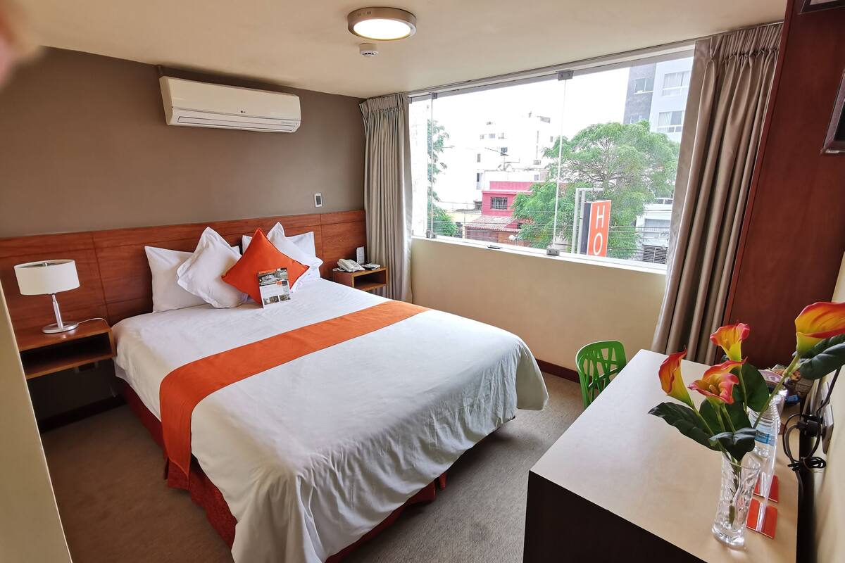 Executive Double Room | Down comforters, in-room safe, desk, blackout drapes