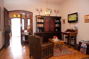 Library - Posada del Angel (Salta)