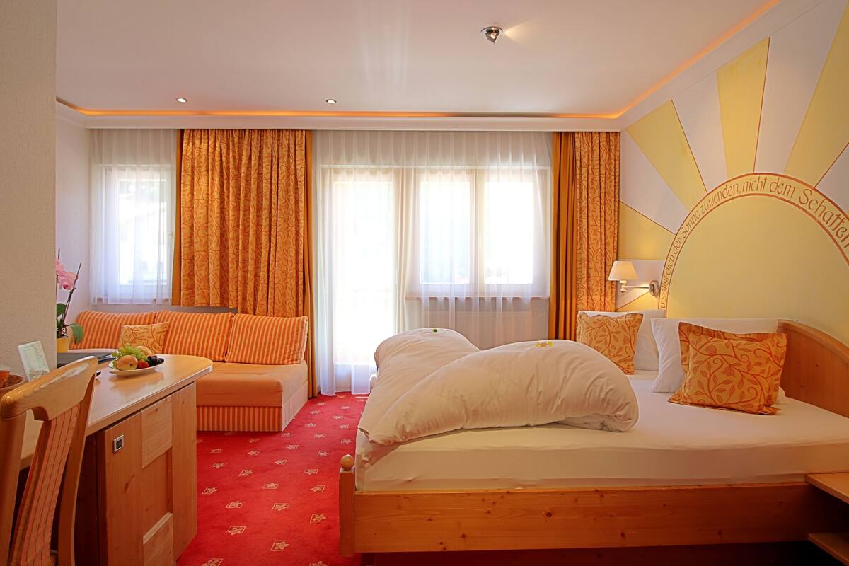 1 bedroom, hypo-allergenic bedding, minibar, in-room safe