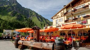Front of property - Vitalhotel Samnaunerhof  (Samnaun)