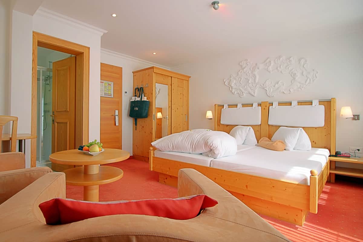 1 bedroom, hypo-allergenic bedding, minibar, in-room safe