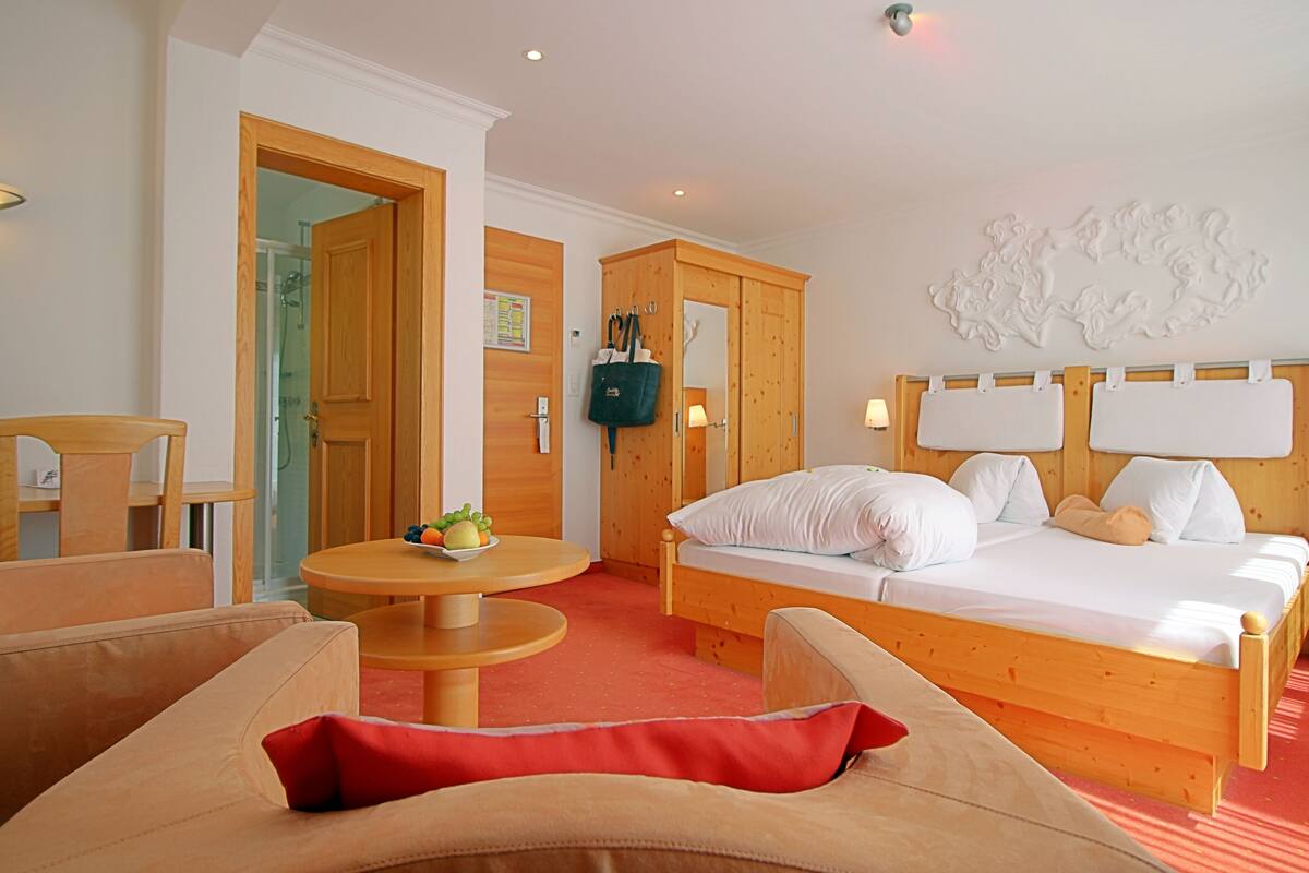 1 bedroom, hypo-allergenic bedding, minibar, in-room safe