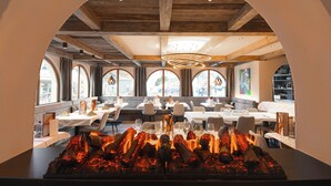 Breakfast, lunch and dinner served - Vitalhotel Samnaunerhof  (Samnaun)