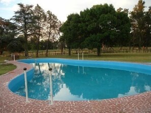 Outdoor pool - Hotel de Campo La Morena (Tristan Suarez)