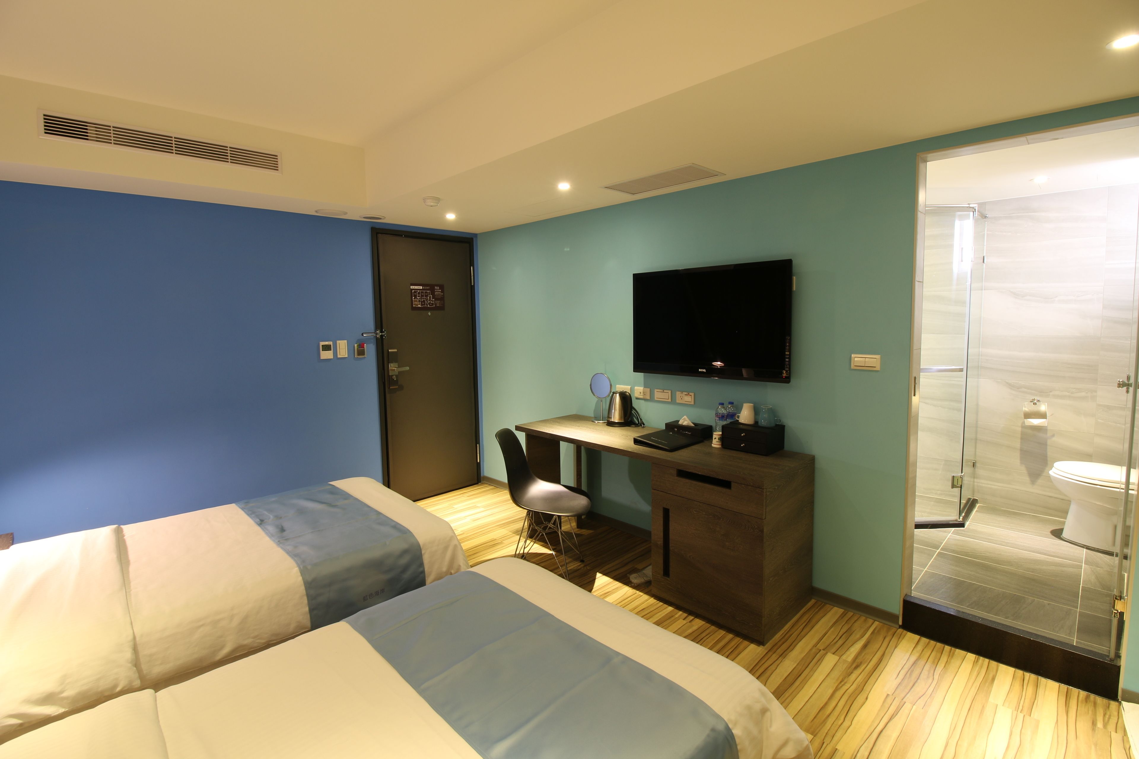 desk, blackout curtains, rollaway beds, free wifi