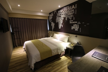 Escritorio, cortinas blackout y camas plegables/adicionales