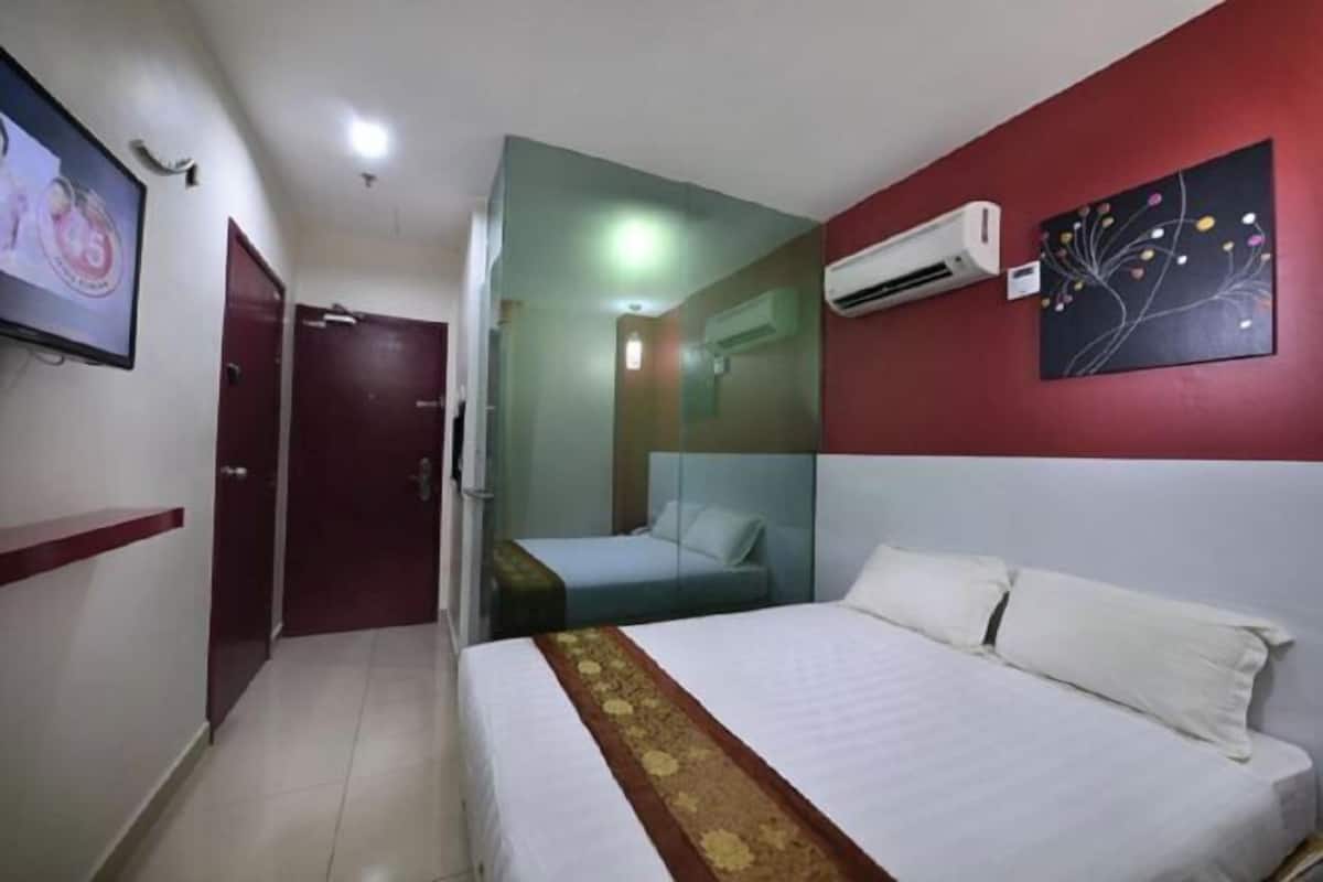 In-room safe, desk, iron/ironing board, free WiFi