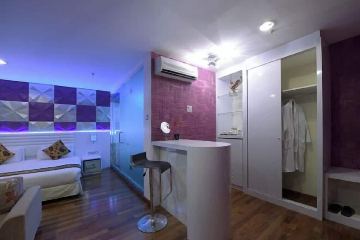 In-room safe, desk, iron/ironing board, WiFi (free)