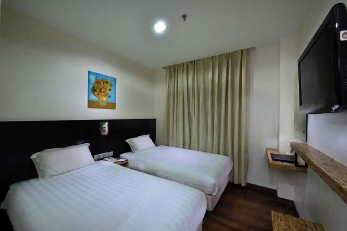 In-room safe, desk, iron/ironing board, free WiFi