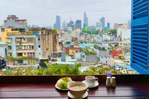 Free daily full breakfast