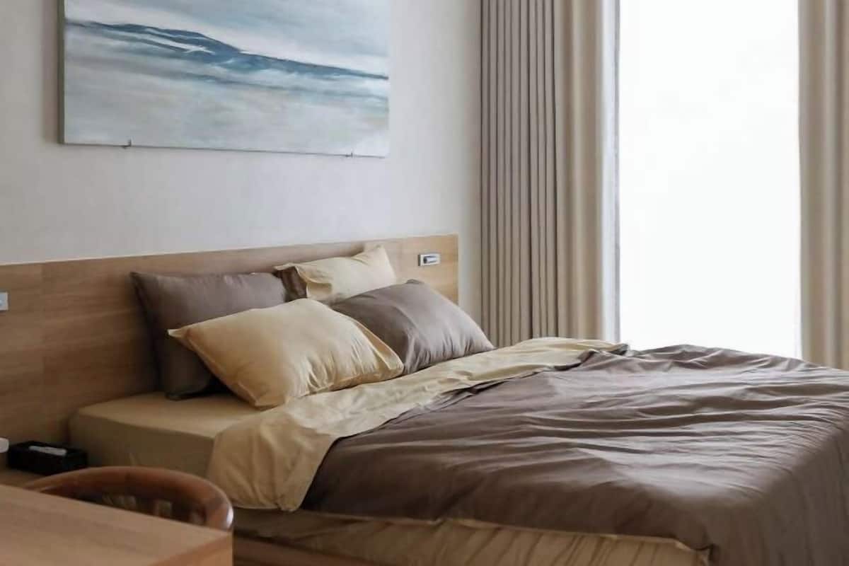 1 bedroom, premium bedding, memory-foam beds, free minibar items