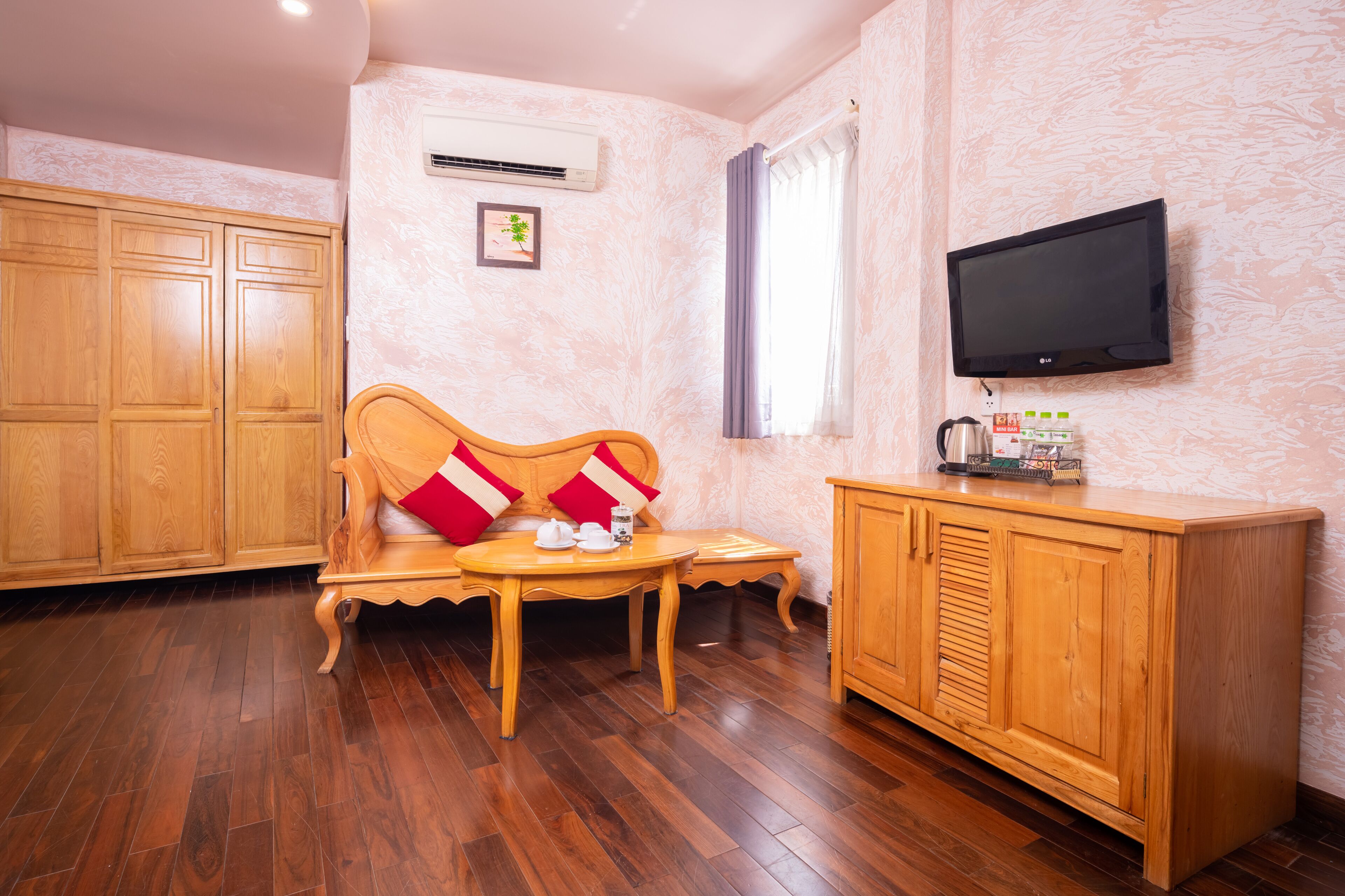 deluxe room | 1 bedroom, premium bedding, memory-foam beds, free minibar items