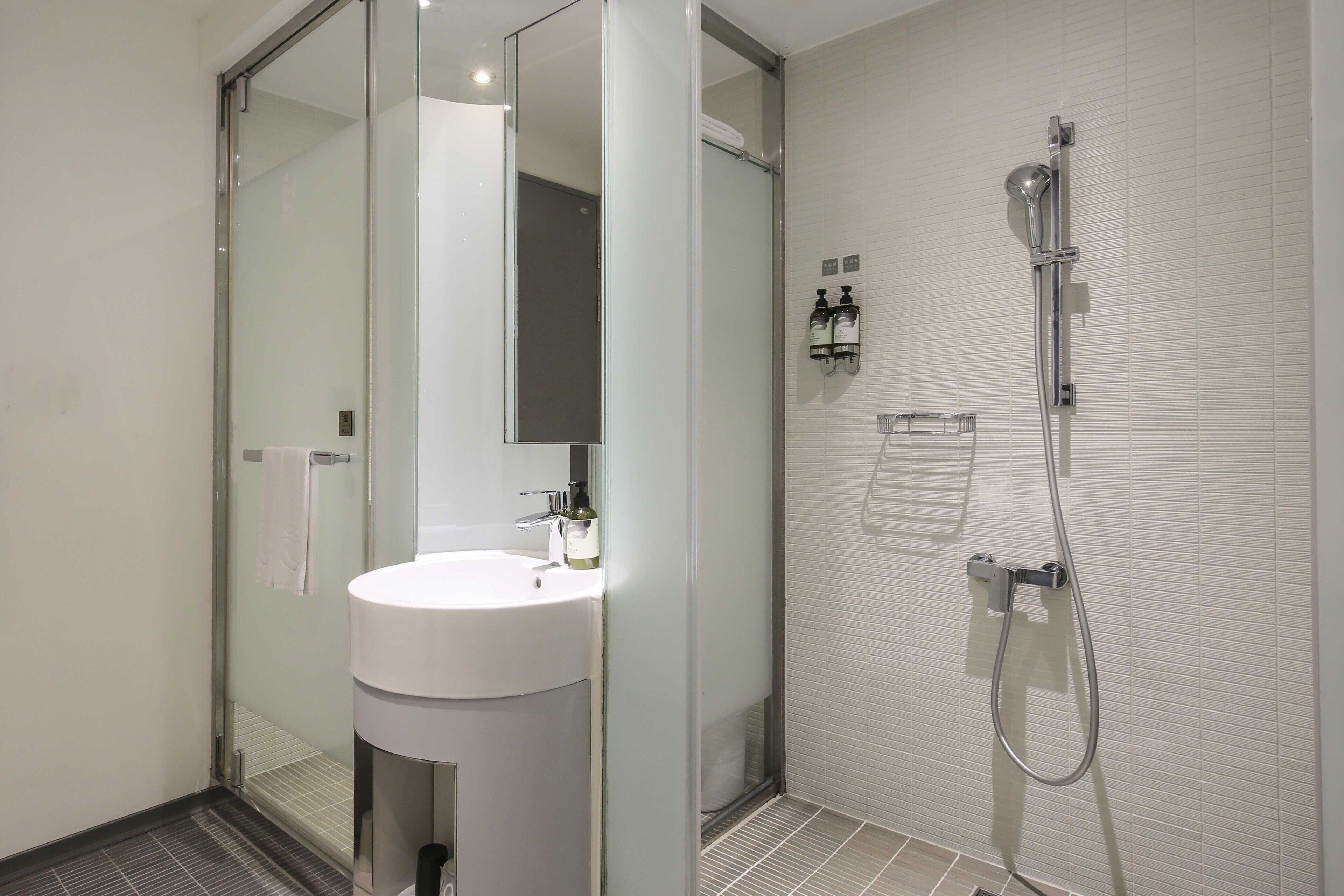 comfort double room, 1 double bed | bathroom | shower, hair dryer, slippers, electronic bidet