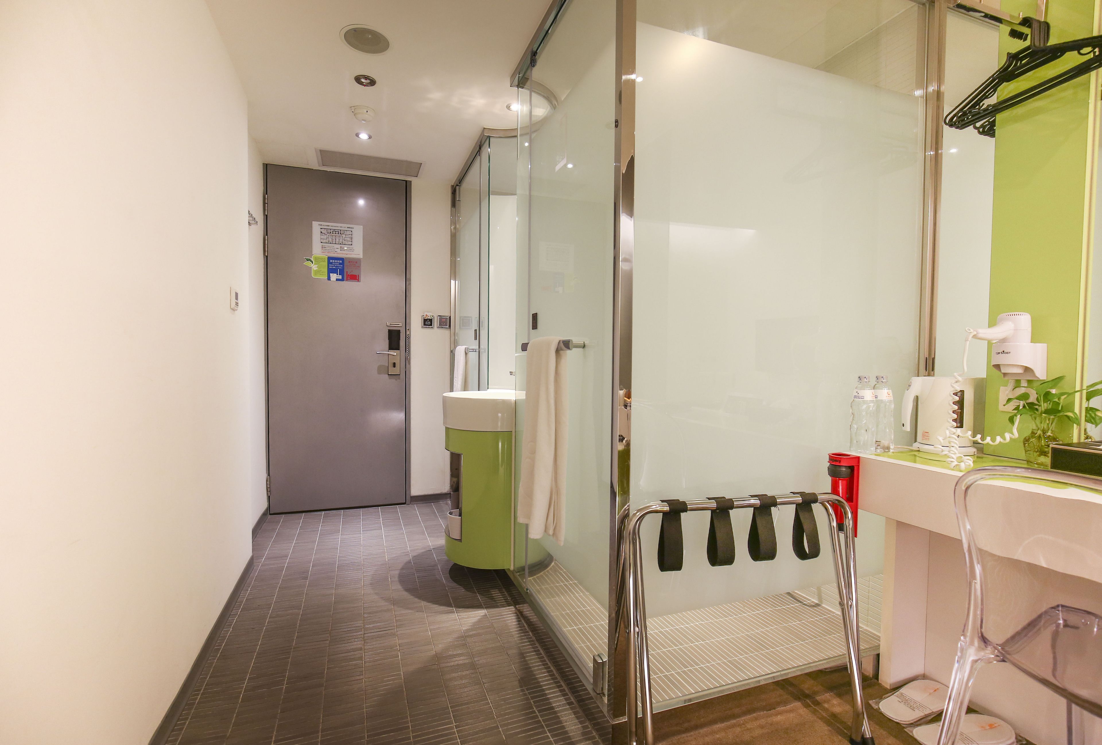 1 bedroom, premium bedding, down duvets, free minibar