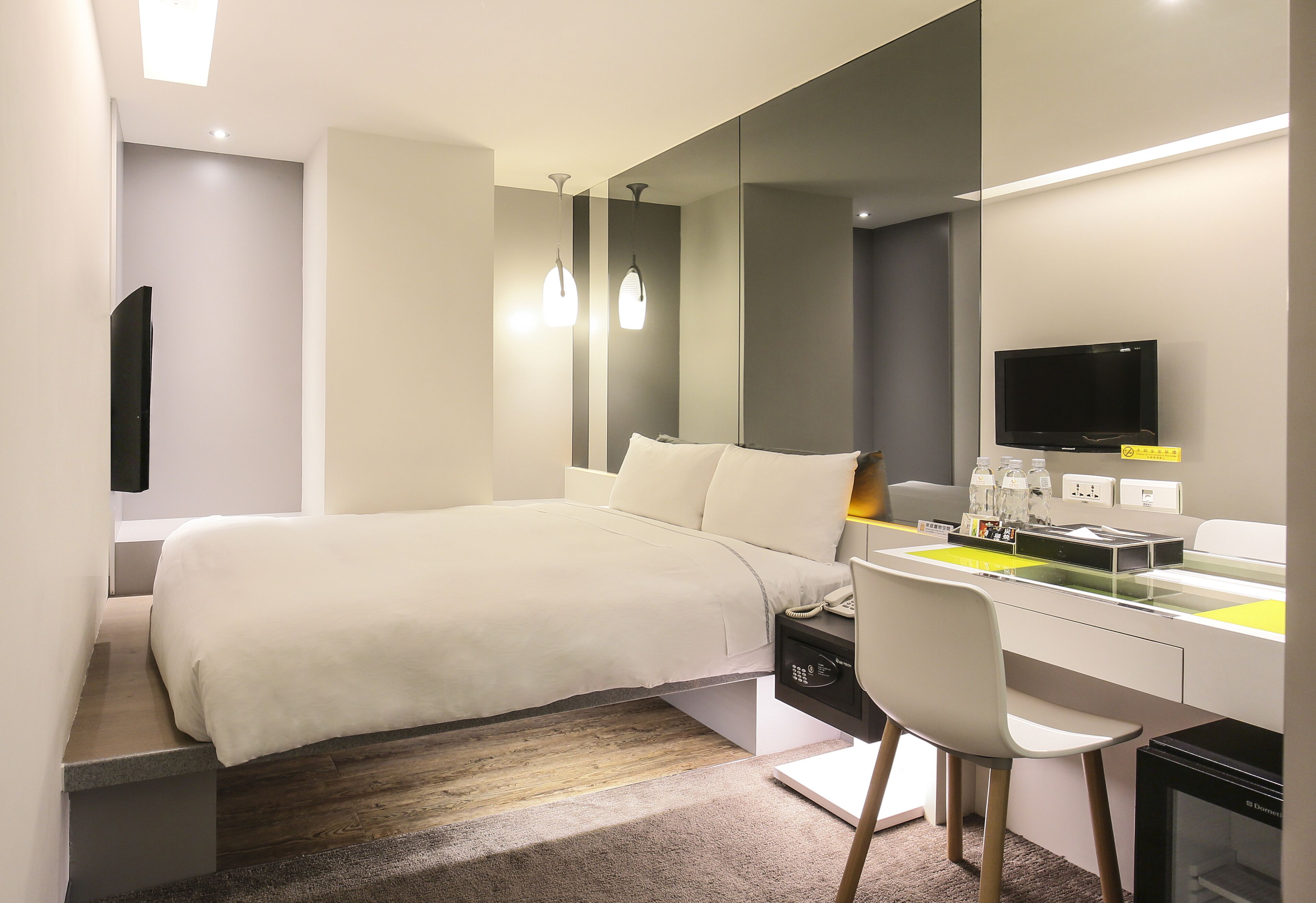 1 bedroom, premium bedding, down duvets, free minibar